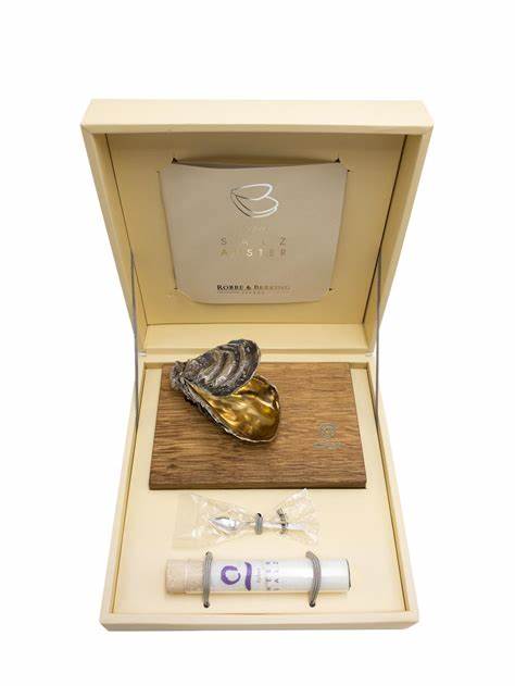 Robbe & Berking "Sylter Oyster Set" in silverplate with gilding inside (Germany)