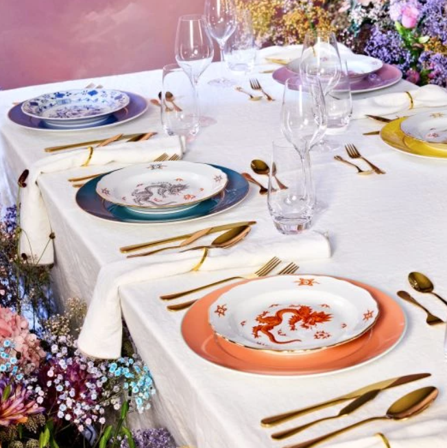 Meissen Dinner Plate, Shape "New Cutout", Mint Dragon green 22 cm (Germany)