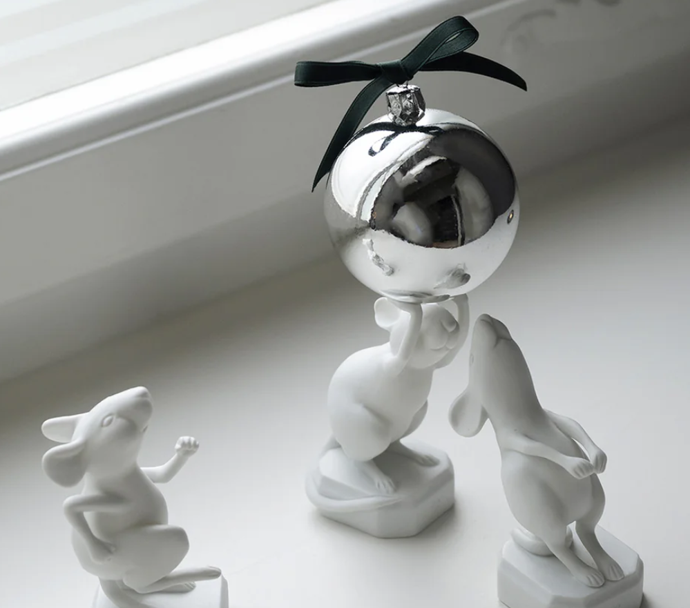 Nymphenburg Figurine Mouse Karl "The Gift Carrier" (Germany)