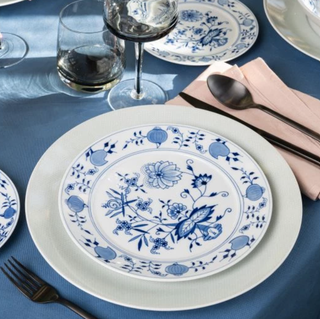 Meissen Dinner Plate, Shape "No 41", Blue Onion (Germany)