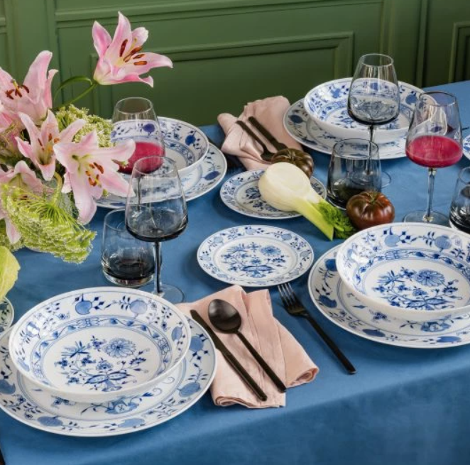 Meissen Bread and Butter Plate, Shape "No 41", Blue Onion (Germany)
