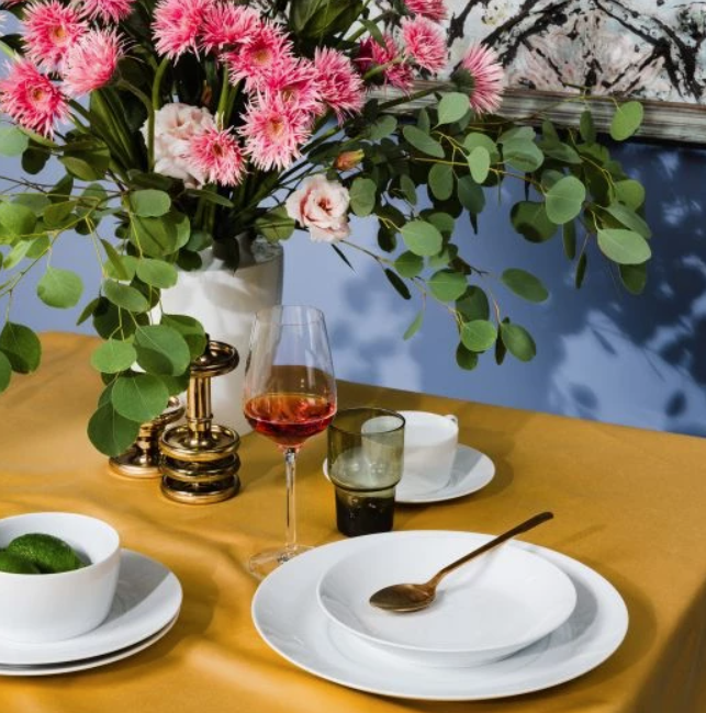 Meissen Large Dinner Plate, Shape "Cosmopolitan" (Germany)
