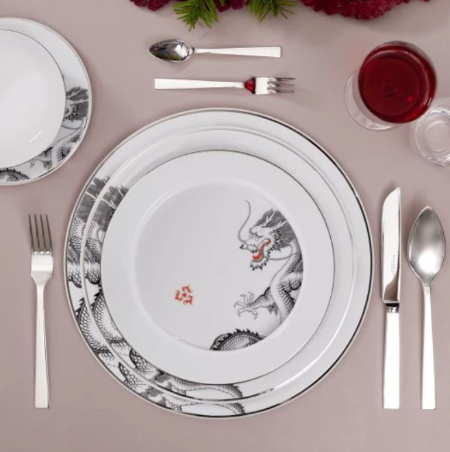 Meissen Dinner Plate, Shape "Vitruv", Fortune Drago (Germany)