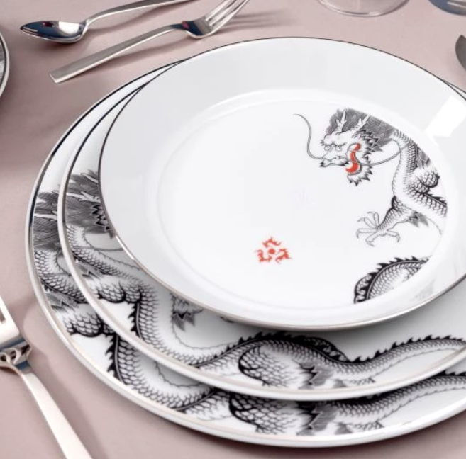Meissen Dinner Plate, Shape "Vitruv", Fortune Drago (Germany)