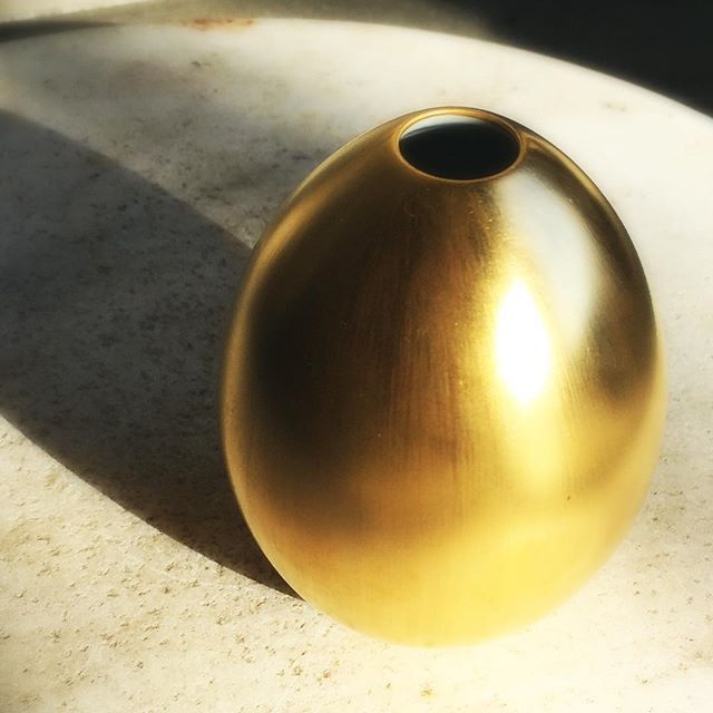 Nymphenburg Small Egg Vase in Matte 24K Gold designed by Ted Muehling (Germany)