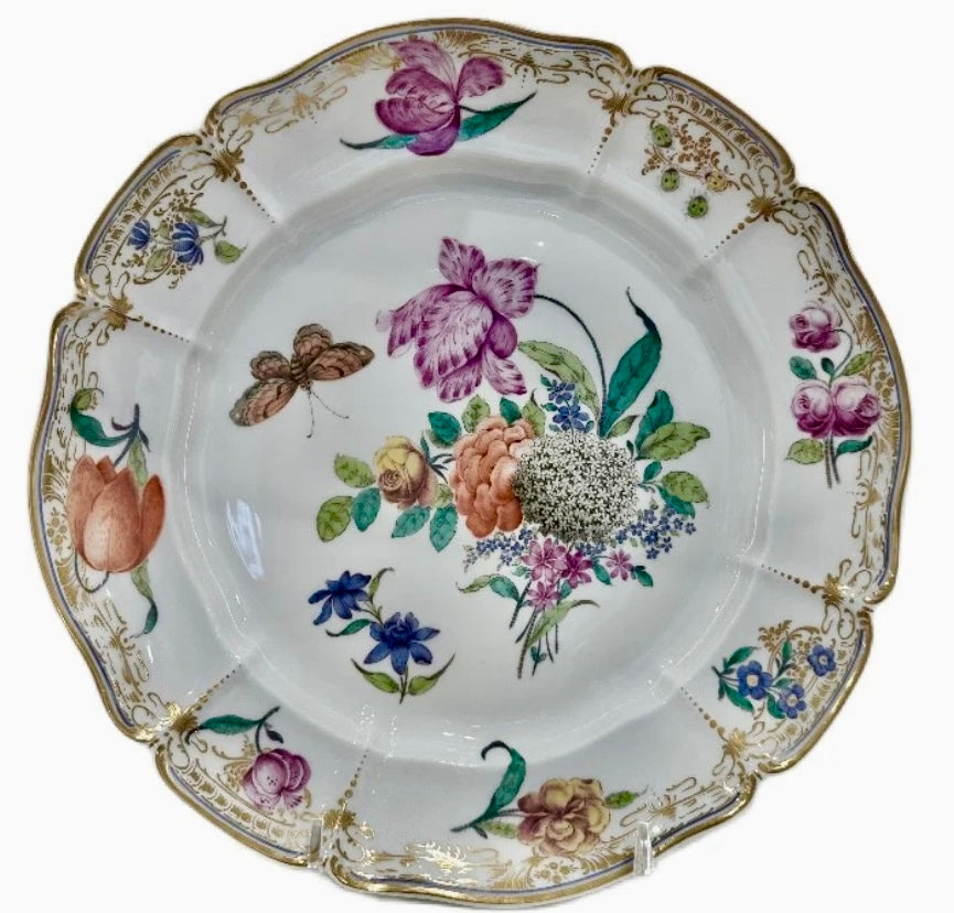 Nymphenburg "Rococo Cumberland Collection" Dinner plate, 24K gold rim (Germany)