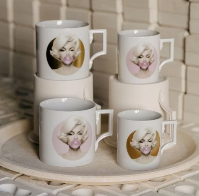 Meissen Mug Marilyn gold V 0,25 by Michael Moebius (Germany)