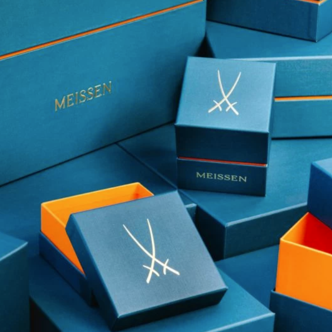 Meissen Vase, Shape "MEISSEN Cosmopolitan", "Blue Orchid", cobalt blue, H 11 cm