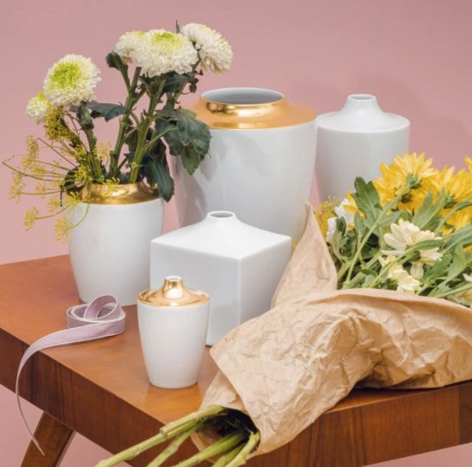 Meissen Vase, Shape "MEISSEN Cosmopolitan", Gold, H 11 cm