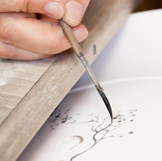 Meissen Vase, Shape "MEISSEN Cosmopolitan", Blue Orchid Platinum, H 11 cm