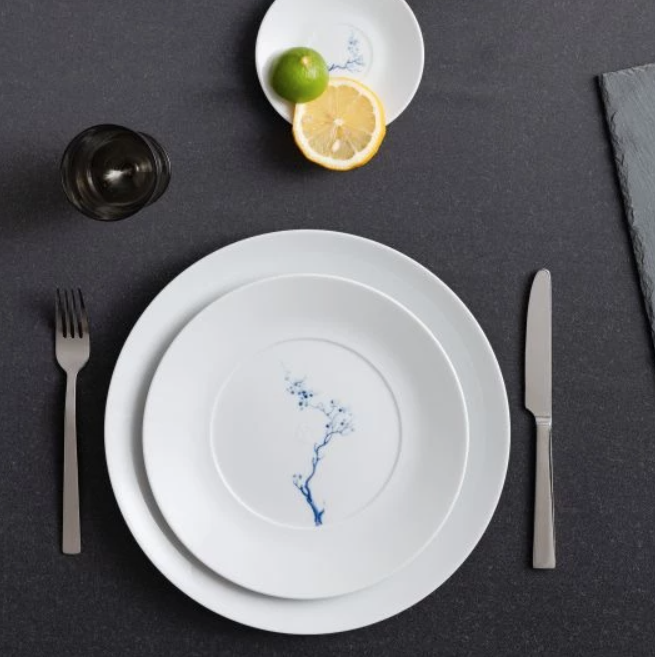 Meissen Starter-and dessert plate, Shape "MEISSEN Cosmopolitan", "Blue Orchid", cobalt blue, 22.5 cm