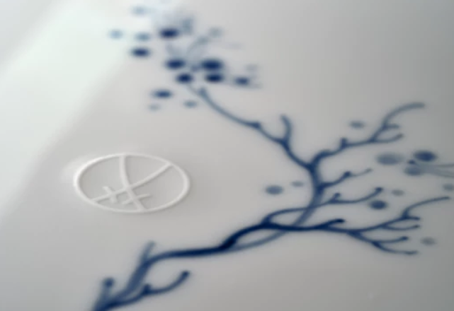 Meissen Dinner Plate, Shape "MEISSEN Cosmopolitan", "Blue Orchid", cobalt blue, 24 cm