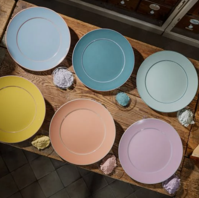 Meissen Dinner Plate, Shape "No 41", "The Original", plain, red, gold, 29 cm